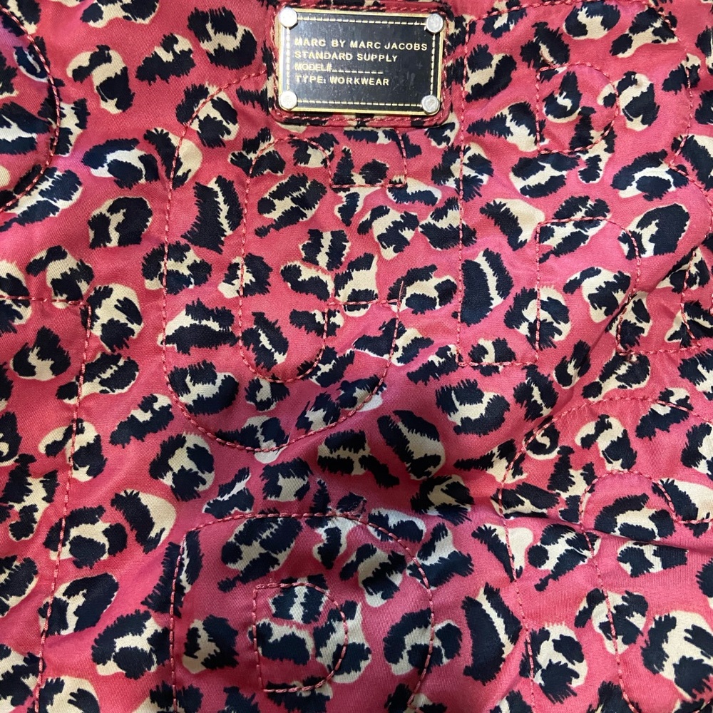 💯Marc Jacobs Collection Authentic❤️ 16”wide & 12 1/2”length. - Picture 4 of 4